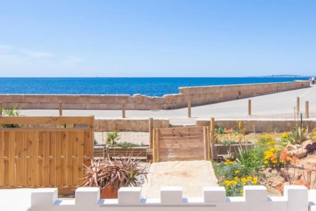Beach House With Beautiful Sea Views Front Line Palma de Mallorca Spanien